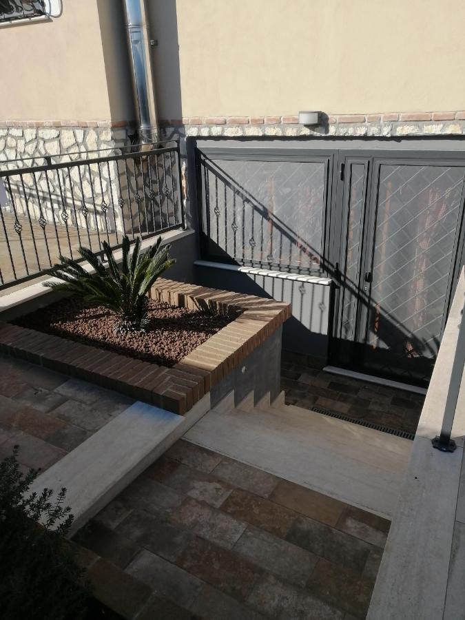 La Casa Del Borgo-Intero Appartamento Latina Exterior foto