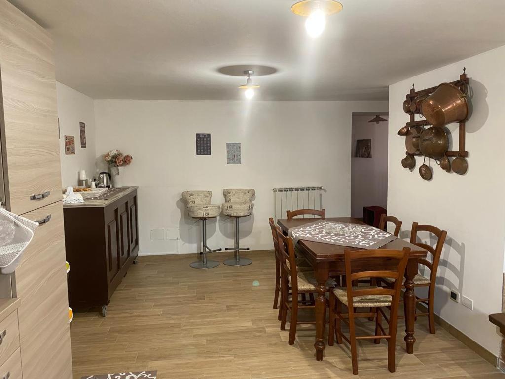 La Casa Del Borgo-Intero Appartamento Latina Exterior foto